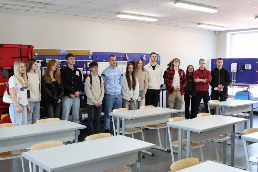 Rudzātu vidusskolas skolēni viesojas tehnikumā