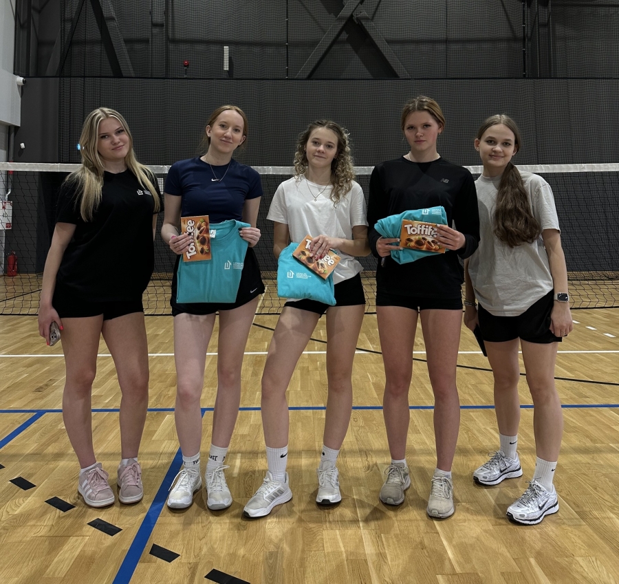 Noslēdzies badmintona turnīrs jaunietēm